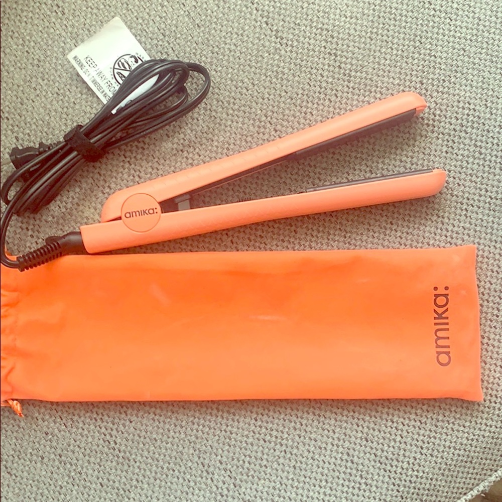 Amika strand perfect straightener